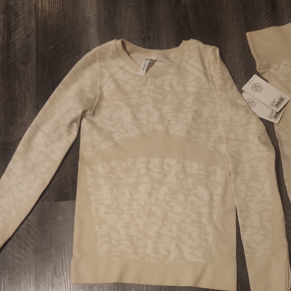 SAGE COLLECTIVE WOMENS ACTIVEWEAR FULL SET IVORY SIZE S - Picture 2 of 6